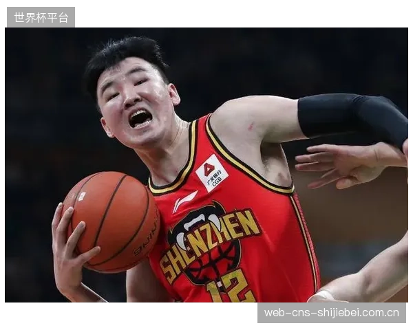 老将顾全通过无球跑动惩罚防守，展现出色篮球智商。